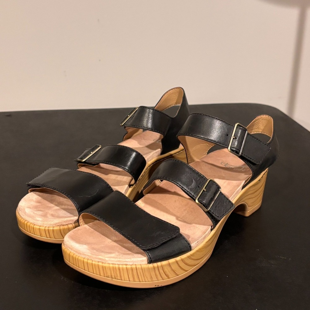 Dansko Womens Malena Black Smooth Leather Buckle Black Heel Sandal size 38/7.5-8